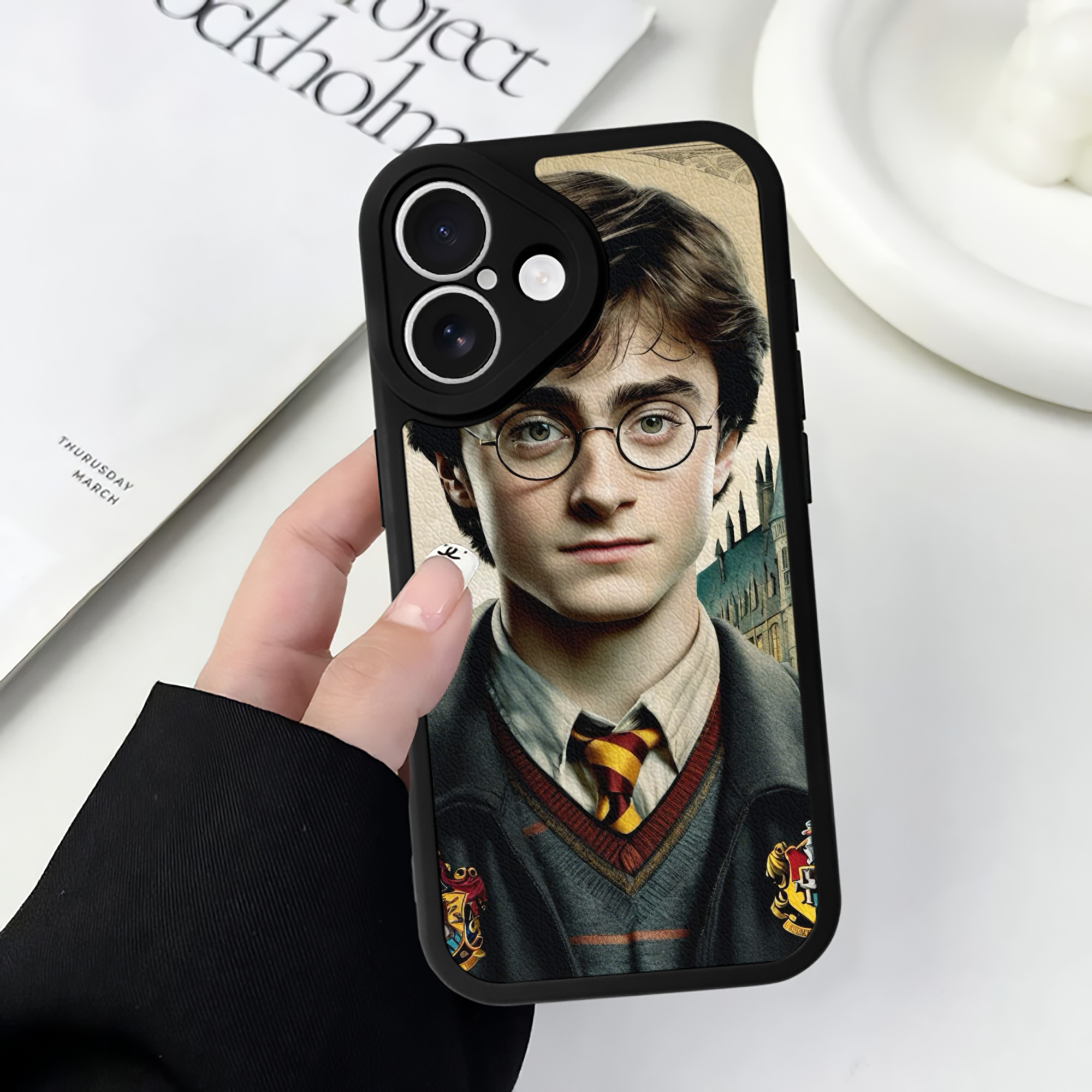 （画像用） Harry Potter ハリー・ポッターシリーズ 【iPhone 16シリーズ対応】シリコンスマホケース（レザー調） 材質：シリコン
